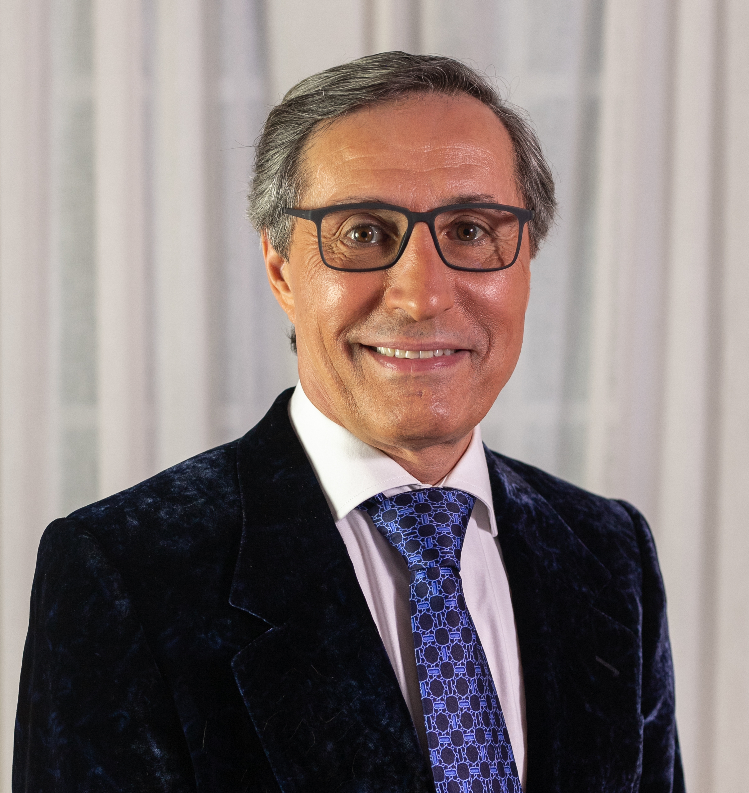 Christian Gonnet é um produtor, diretor executivo, gemólogo e colecionador de arte franco-brasileiro. Lidera projetos LGBTIQIAPN+. Como sócio executivo da Borboleta Azul Filmes, produziu o filme “Kura Amazônica” em 2021 e é co-fundador da organização Cura Amazônica.